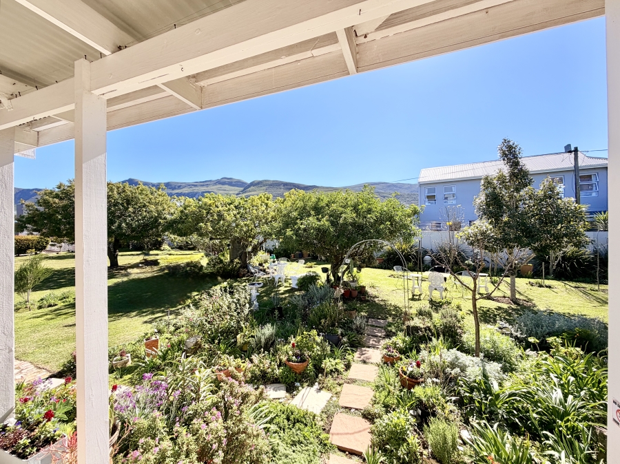 2 Bedroom Property for Sale in Sandbaai Western Cape